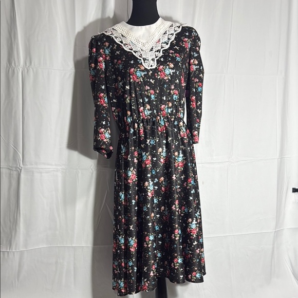 Whirlaway Frocks Floral Black Dress with Lace Collar Size 12P - Picture 1 of 11